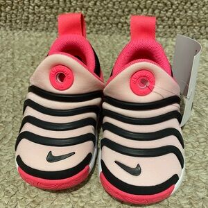 *BNWT* Nike Dynamo Go Flyease - 3C